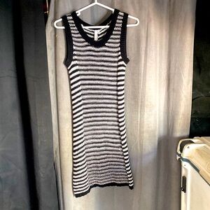 HAND KNIT. NEVER WORN. IN PERFECT CONDITION. GREAT BATHING STORAGE COVER UP